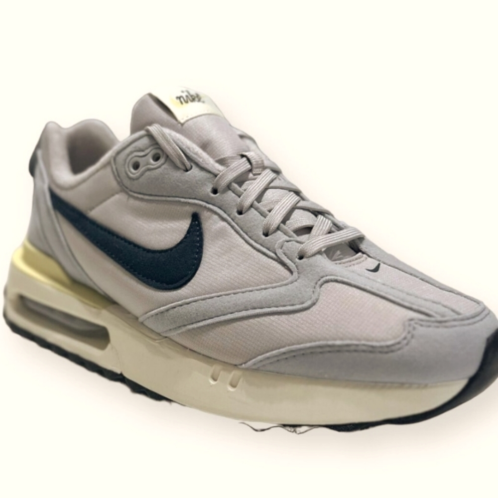 NIKE Air Max Arch Support Size 7.5